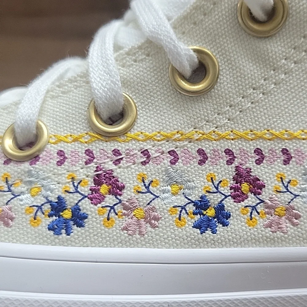 Converse White High-Top Sneakers with Classic Design - Picture 11 of 15